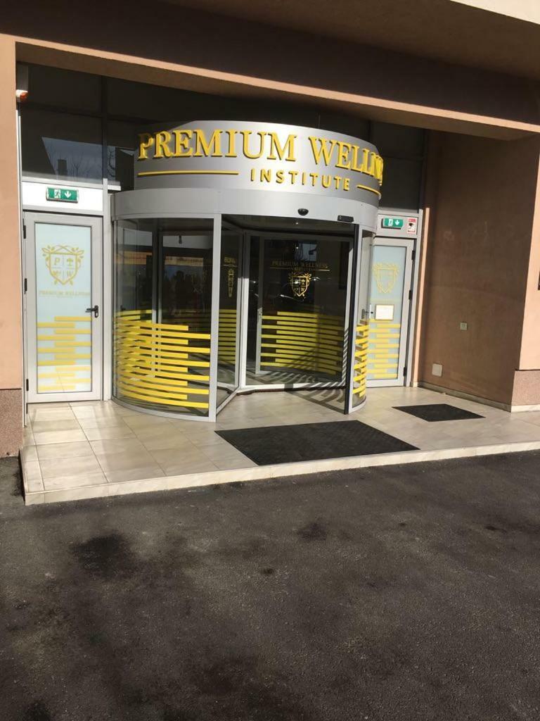 Premium Wellness Institute 호텔 부쿠레슈티 외부 사진